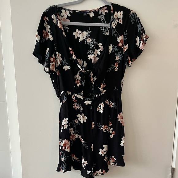 American Eagle tie-front floral romper - Picture 2 of 5